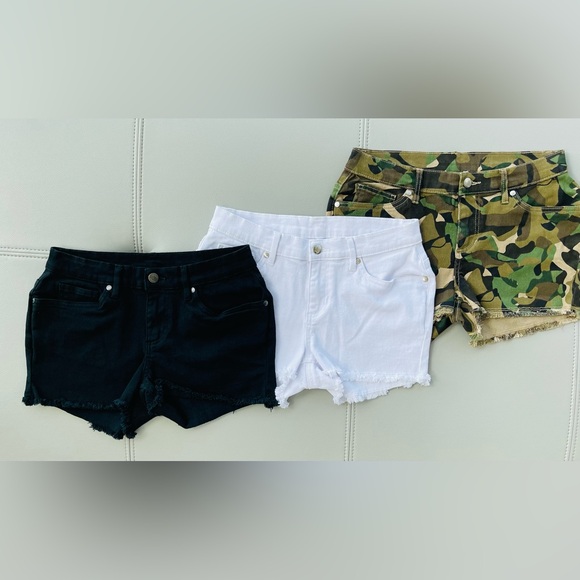 VENUS FASHION cut-off Jean shorts 3 PAIR! Size 4 CURVY - Picture 5 of 10